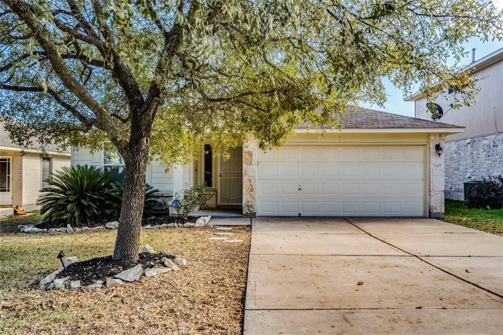 1307 Dillon Lake Bend Leander, TX 78641