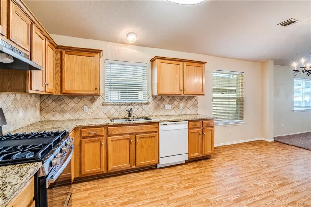 1307 Dillon Lake Bend Leander, TX 78641