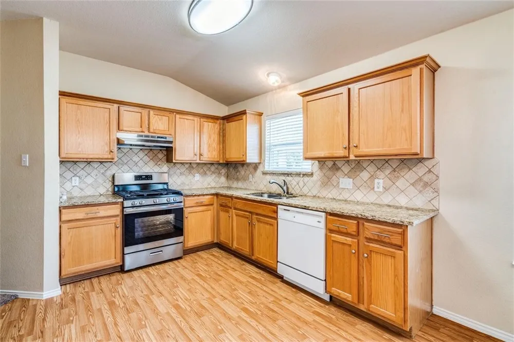 1307 Dillon Lake Bend Leander, TX 78641