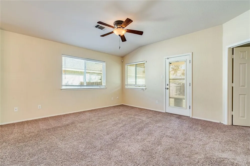 1307 Dillon Lake Bend Leander, TX 78641