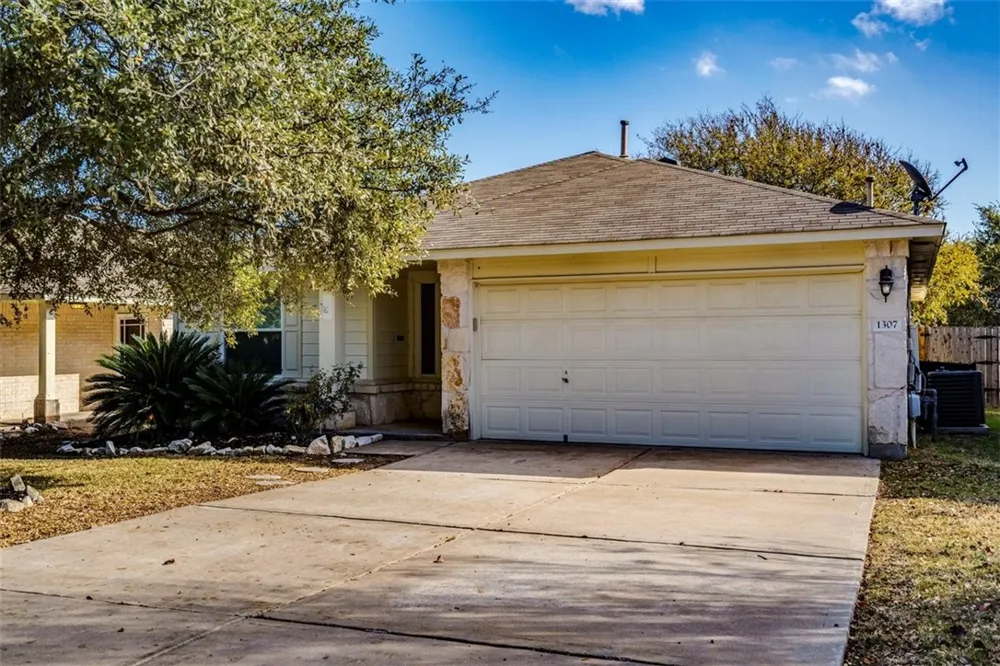 1307 Dillon Lake Bend Leander, TX 78641