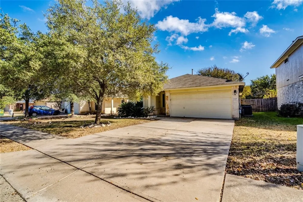 1307 Dillon Lake Bend Leander, TX 78641