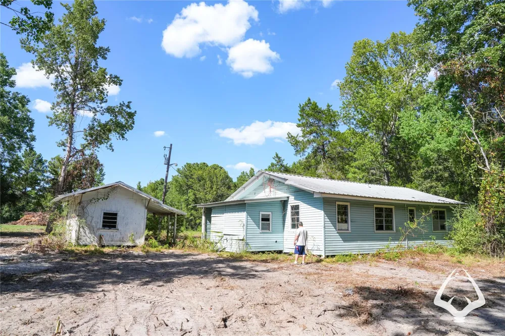 1698 County Road 2975 Colmesneil, TX 75938