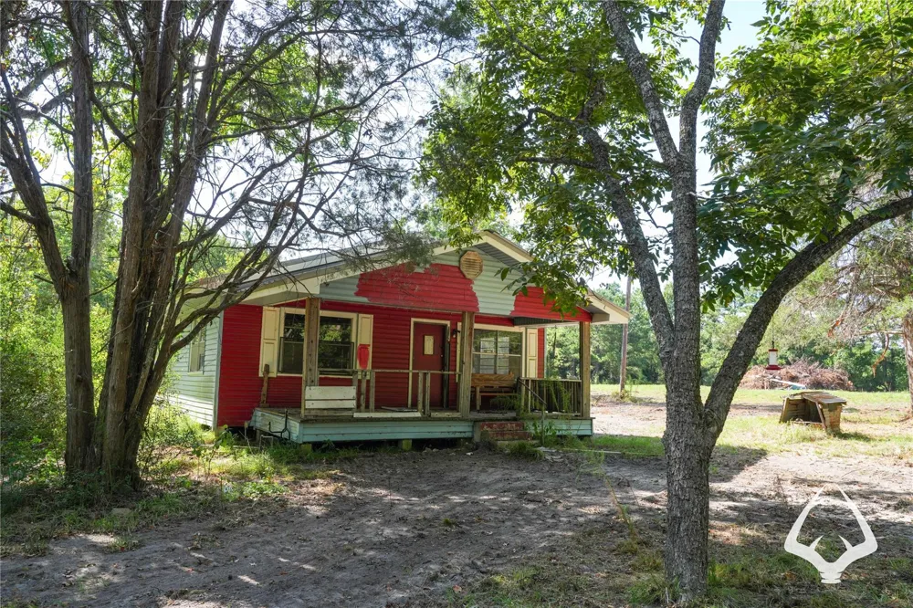 1698 County Road 2975 Colmesneil, TX 75938