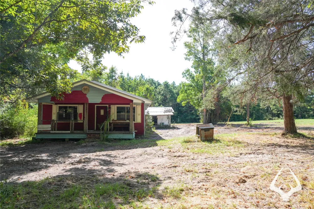 1698 County Road 2975 Colmesneil, TX 75938