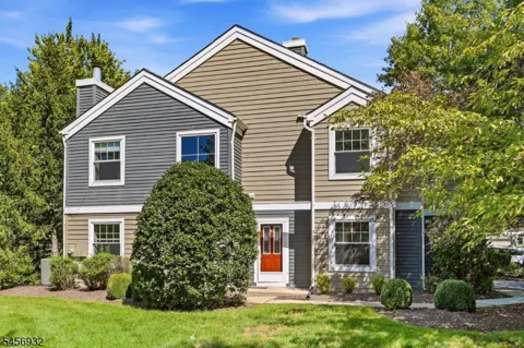 81 Village Cir