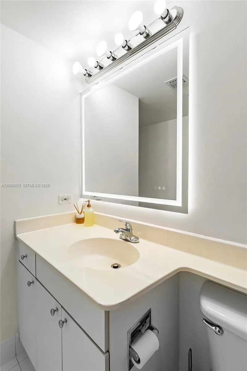 17150 Bay Rd #2301 Sunny Isles Beach, FL 33160
