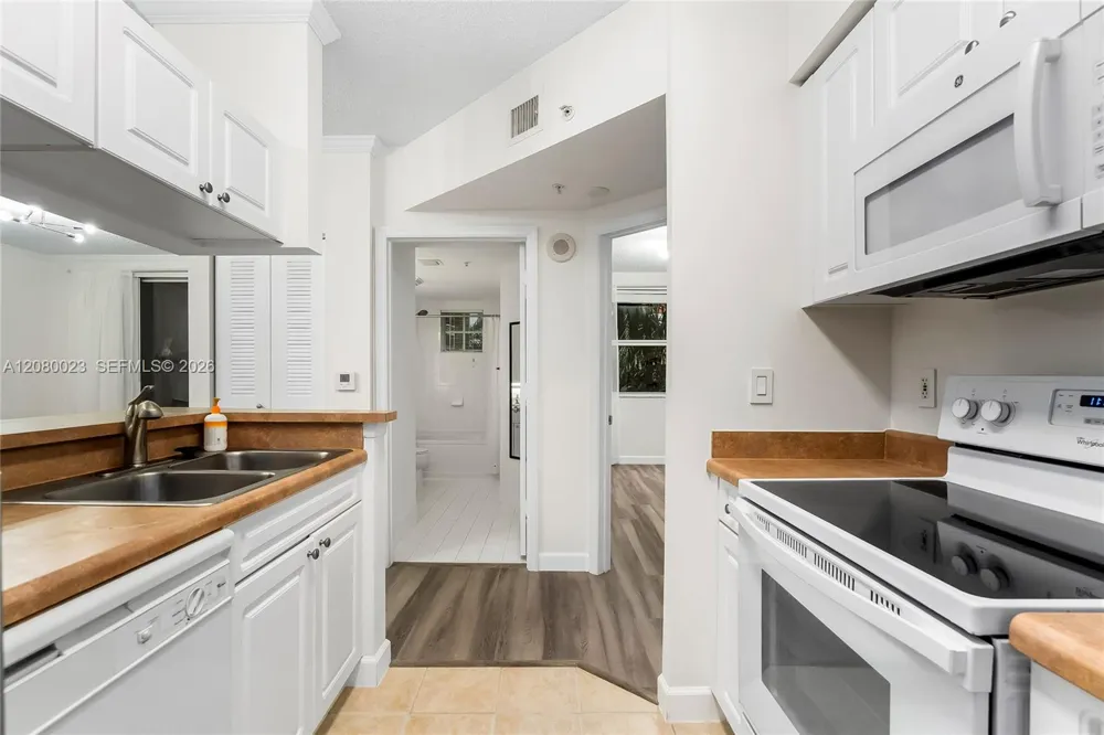 17150 Bay Rd #2301 Sunny Isles Beach, FL 33160