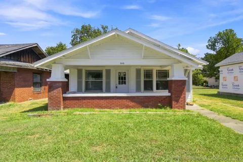 806 S Price Street