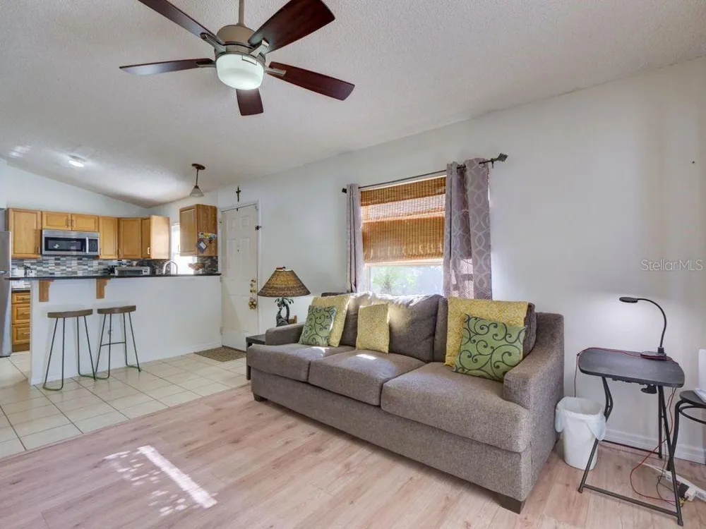 1012 VISTA PALMA WAY Orlando, FL 32825