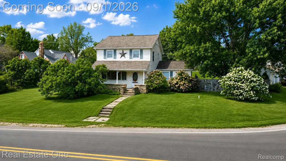 206 Broadway Springfield Charter Township, MI 48350