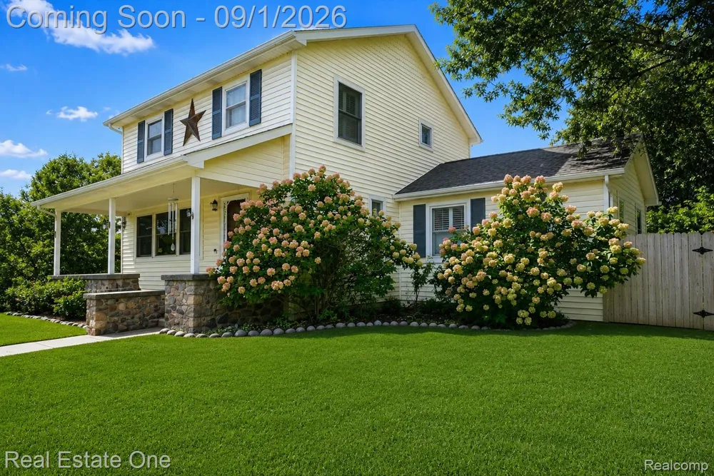 206 Broadway Springfield Charter Township, MI 48350