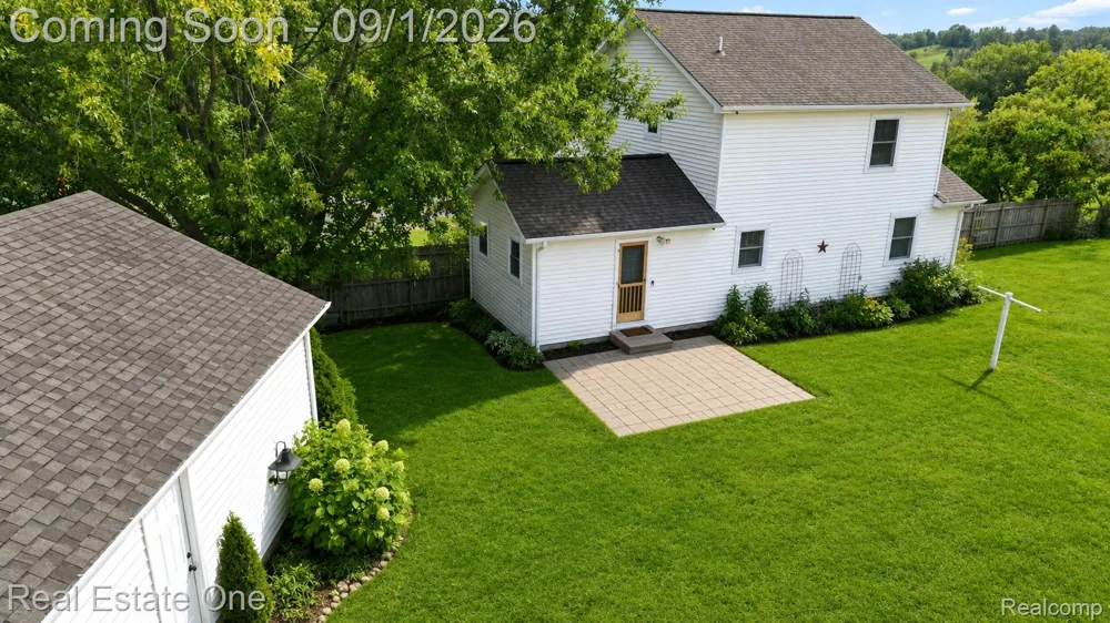 206 Broadway Springfield Charter Township, MI 48350