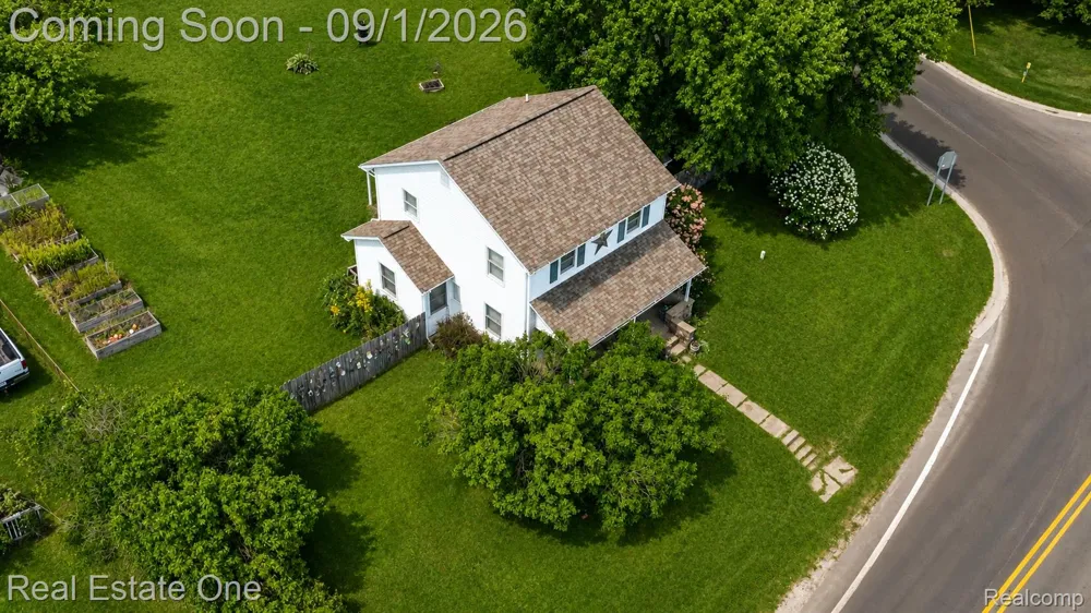 206 Broadway Springfield Charter Township, MI 48350