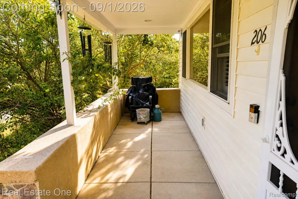 206 Broadway Springfield Charter Township, MI 48350
