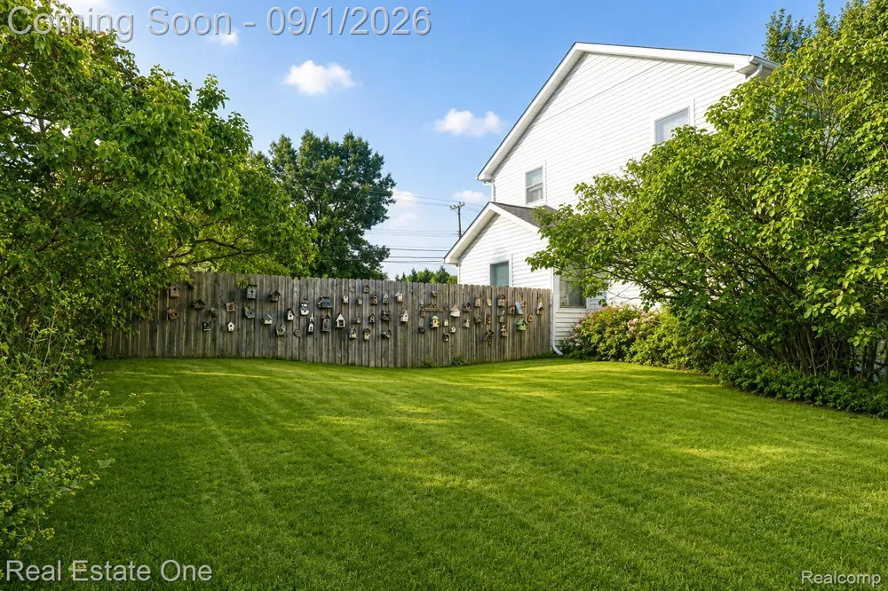 206 Broadway Springfield Charter Township, MI 48350