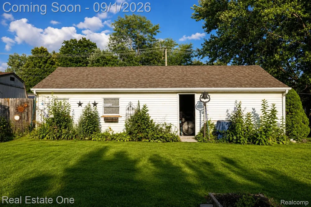 206 Broadway Springfield Charter Township, MI 48350
