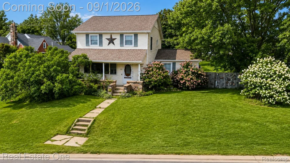 206 Broadway Springfield Charter Township, MI 48350