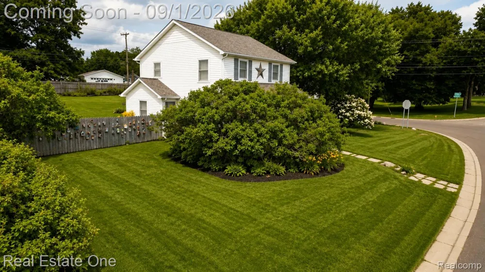 206 Broadway Springfield Charter Township, MI 48350
