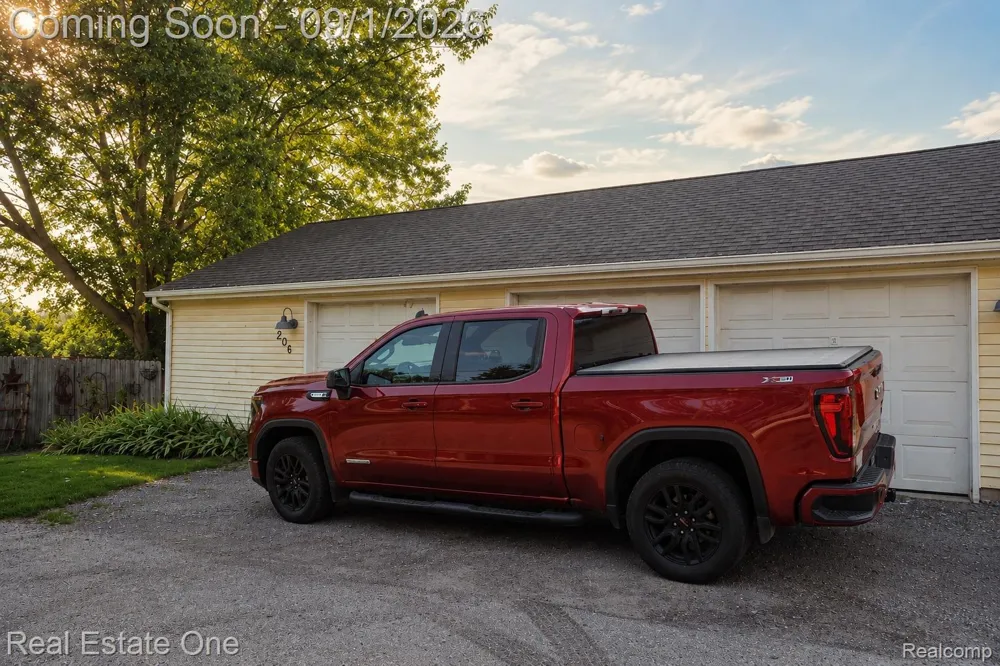 206 Broadway Springfield Charter Township, MI 48350