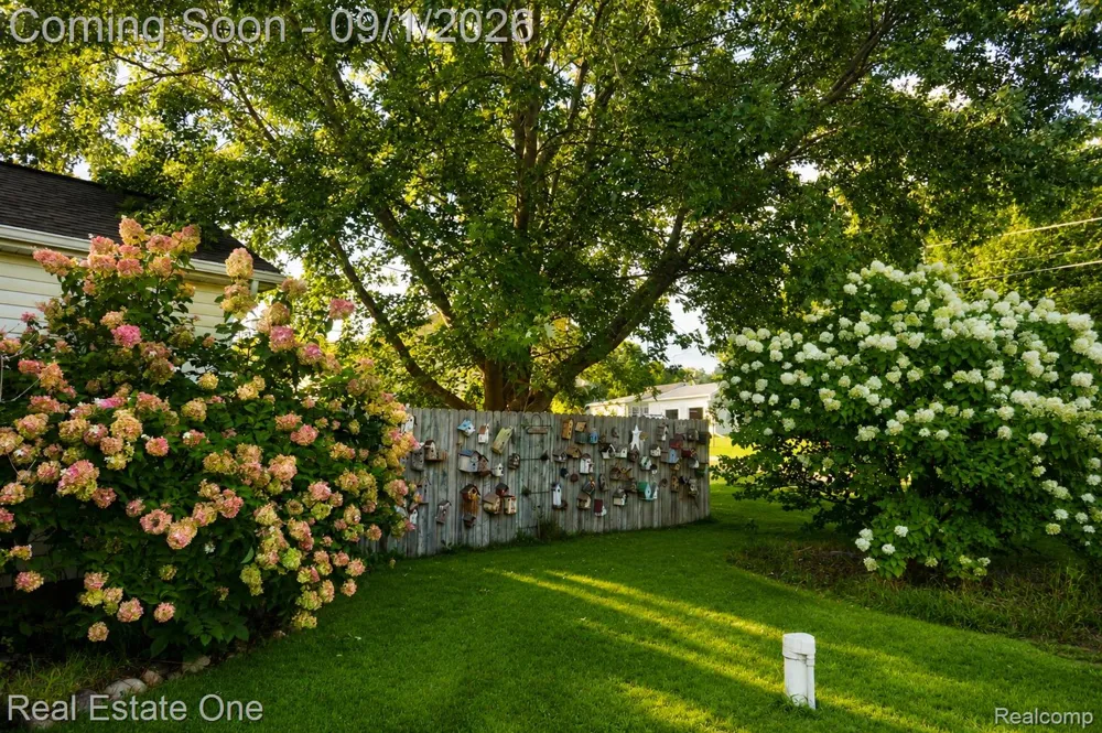 206 Broadway Springfield Charter Township, MI 48350