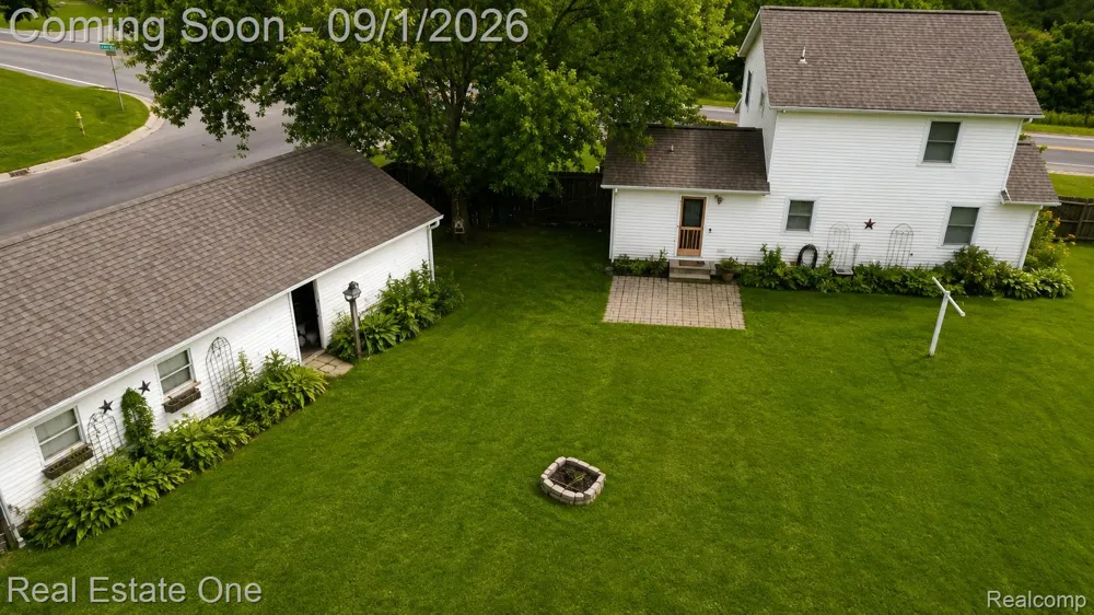 206 Broadway Springfield Charter Township, MI 48350