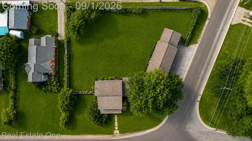 206 Broadway Springfield Charter Township, MI 48350
