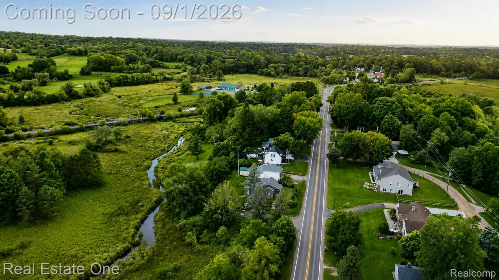 206 Broadway Springfield Charter Township, MI 48350