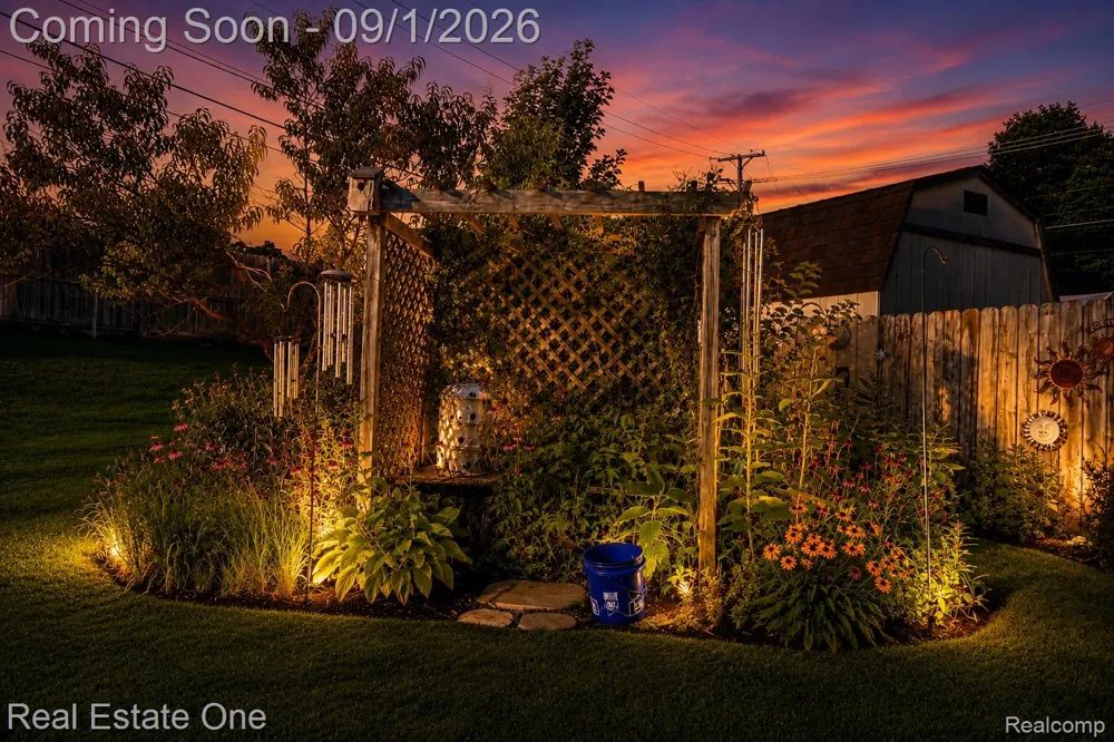 206 Broadway Springfield Charter Township, MI 48350