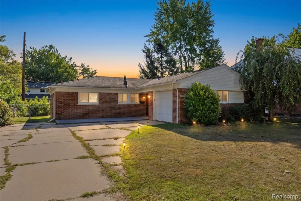 23050 Glenmoor Heights Farmington Hills City, MI 48336