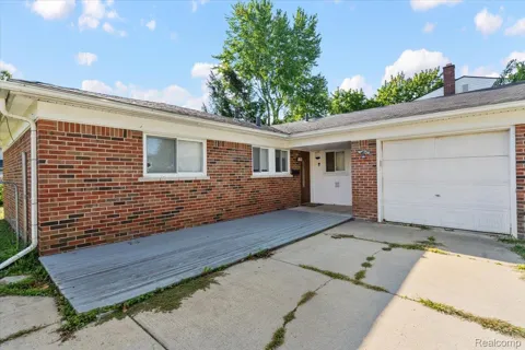 23050 Glenmoor Heights