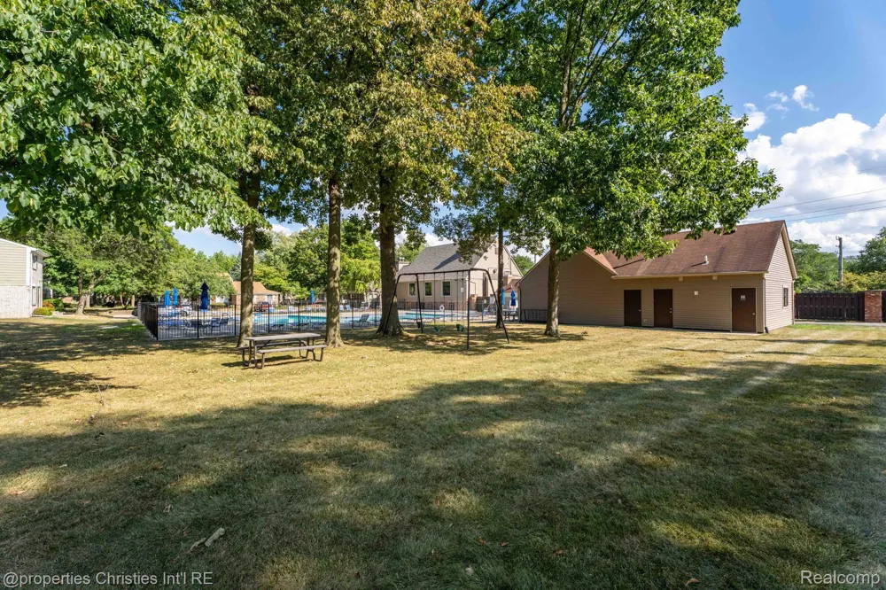 2078 Parmenter Boulevard Royal Oak City, MI 48073