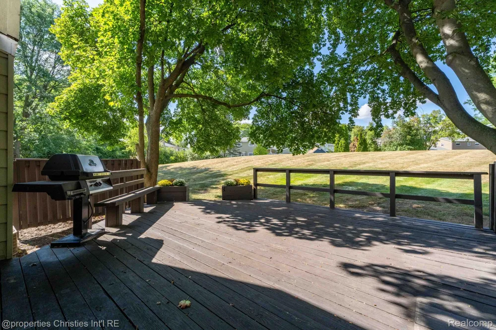2078 Parmenter Boulevard Royal Oak City, MI 48073