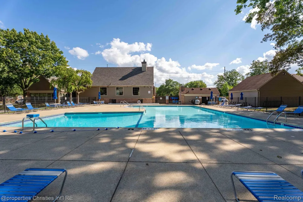 2078 Parmenter Boulevard Royal Oak City, MI 48073