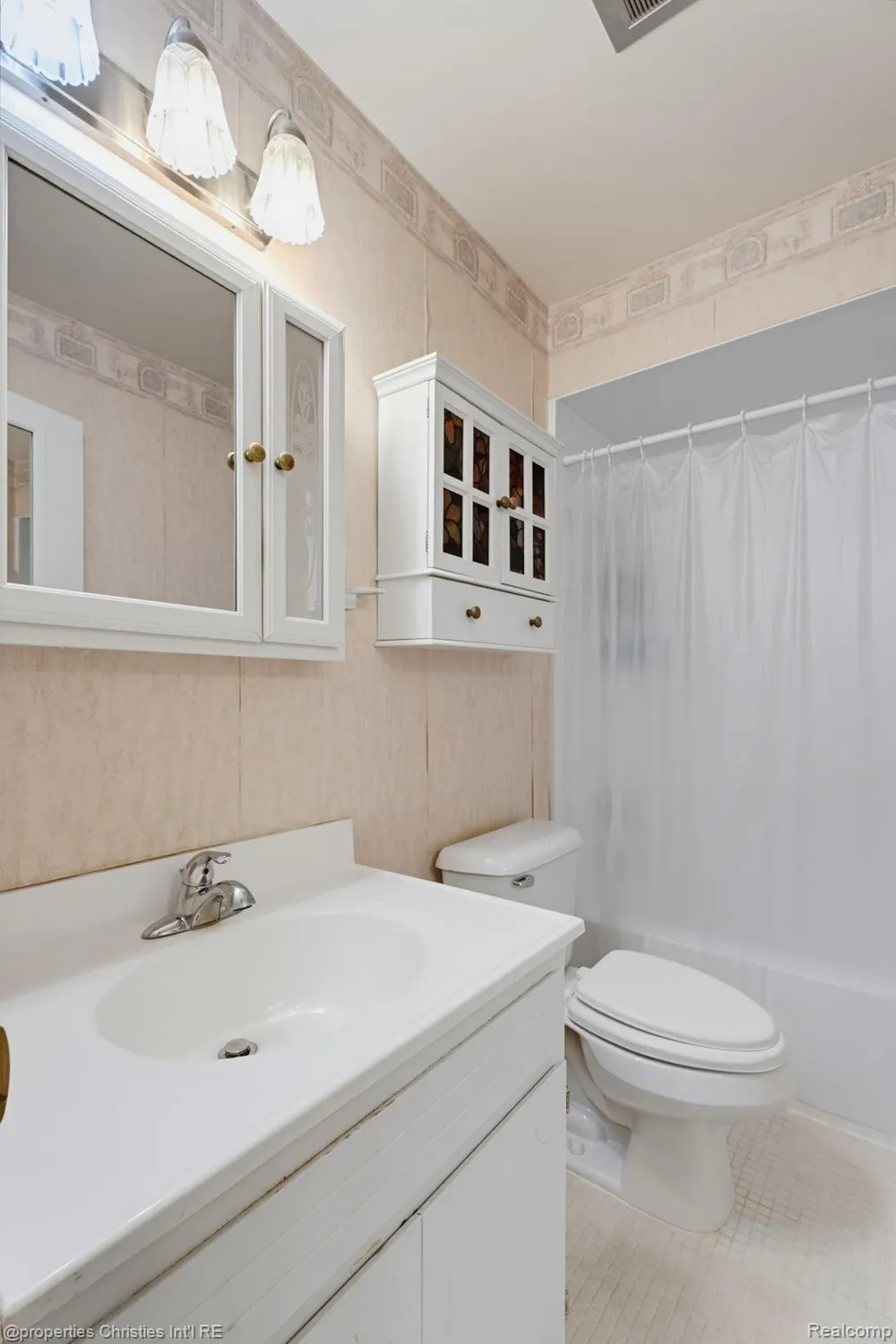 2078 Parmenter Boulevard Royal Oak City, MI 48073
