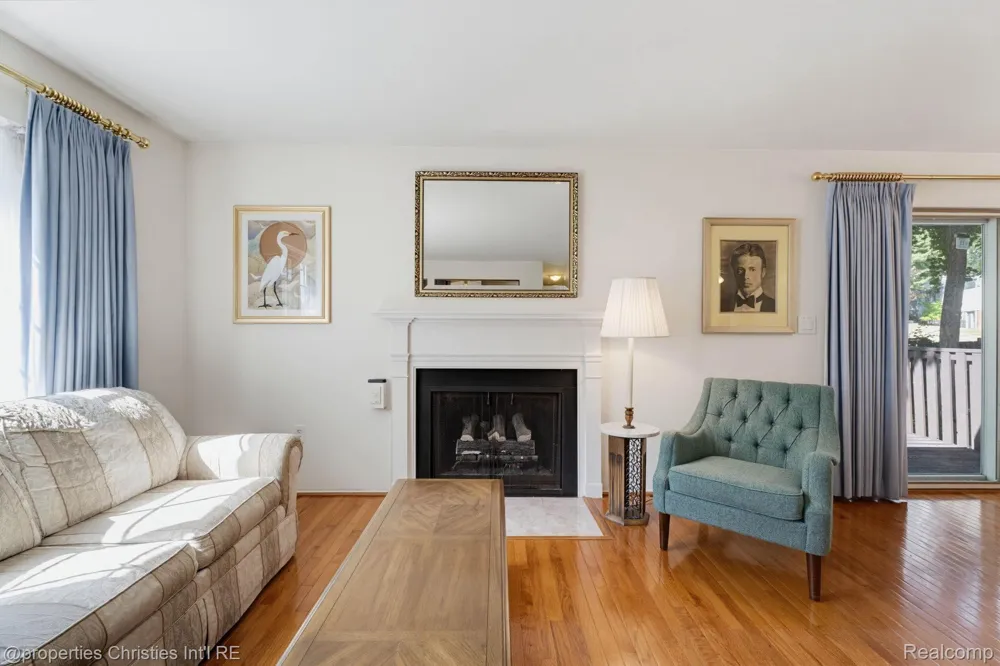 2078 Parmenter Boulevard Royal Oak City, MI 48073