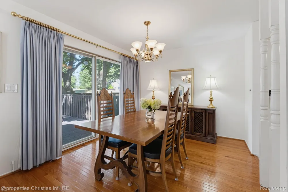 2078 Parmenter Boulevard Royal Oak City, MI 48073