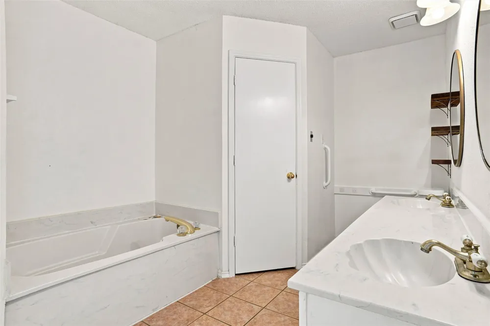 1001 Flower Drive Arlington, TX 76017