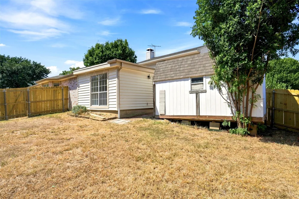 1001 Flower Drive Arlington, TX 76017