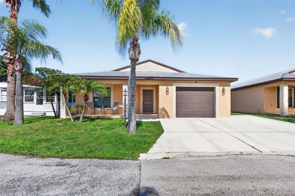 12 Barcelona Ln Port St. Lucie, FL 34952