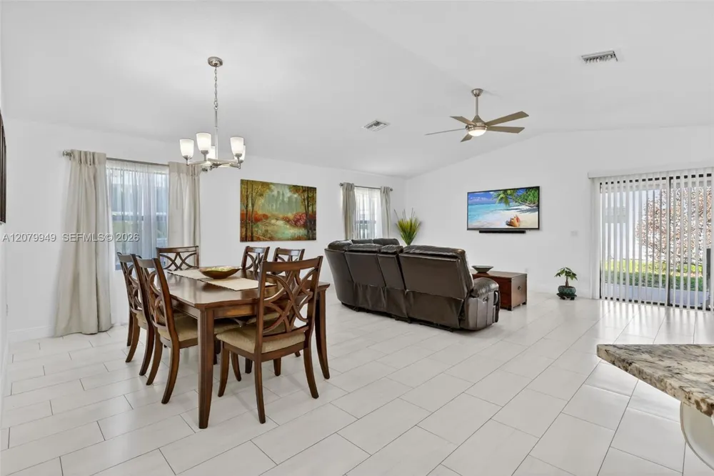 12 Barcelona Ln Port St. Lucie, FL 34952