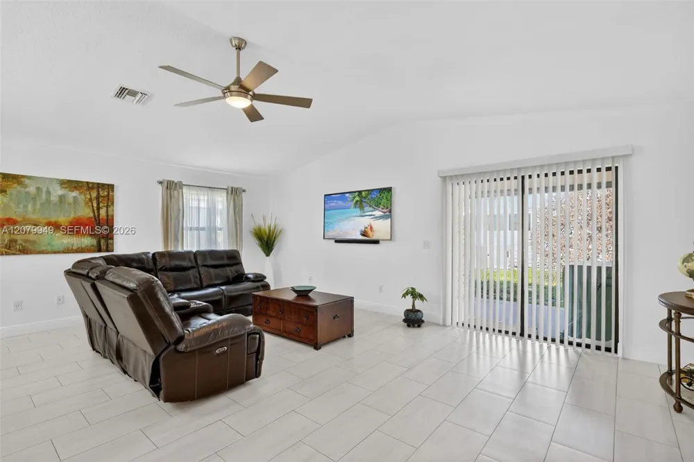 12 Barcelona Ln Port St. Lucie, FL 34952