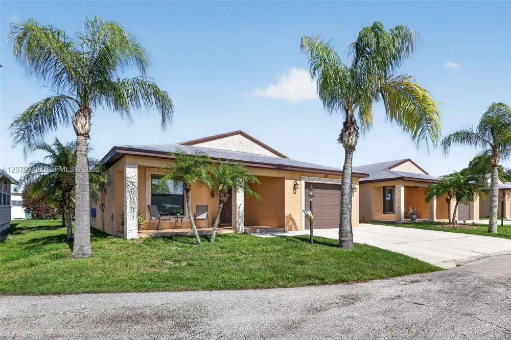 12 Barcelona Ln Port St. Lucie, FL 34952