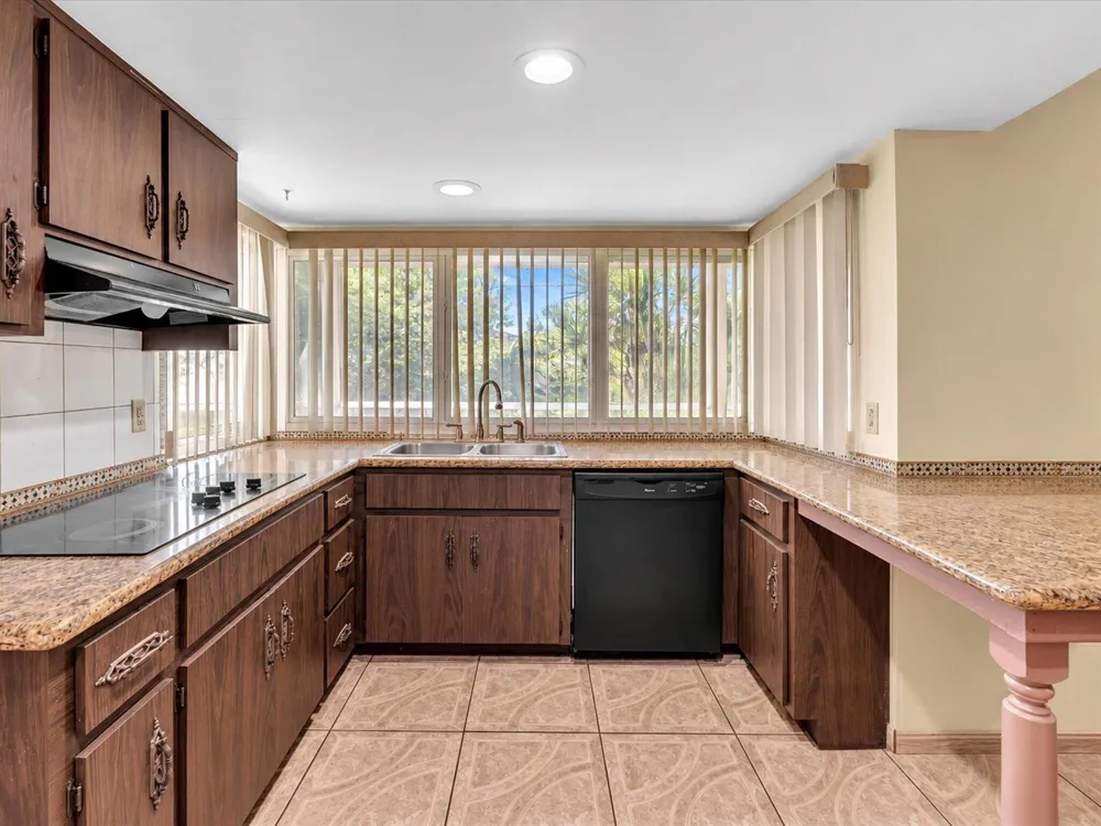 135 SW 7TH AVENUE South Bay, FL 33493