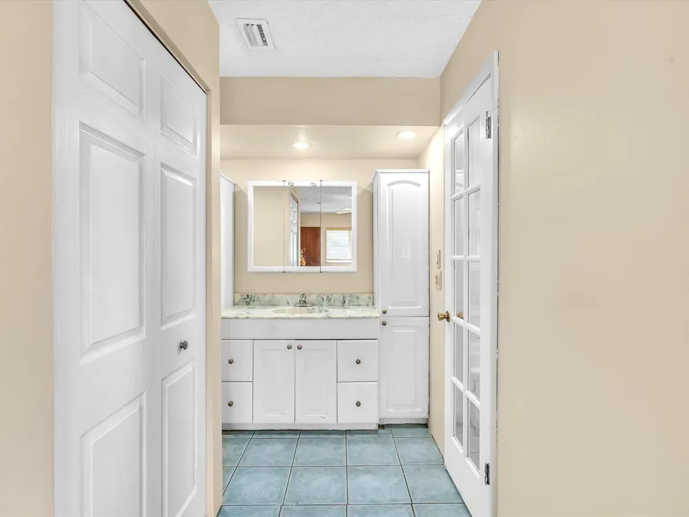 135 SW 7TH AVENUE South Bay, FL 33493