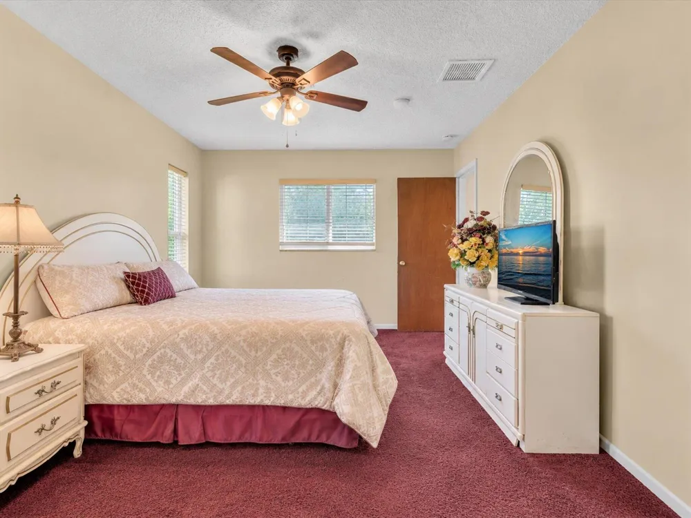 135 SW 7TH AVENUE South Bay, FL 33493