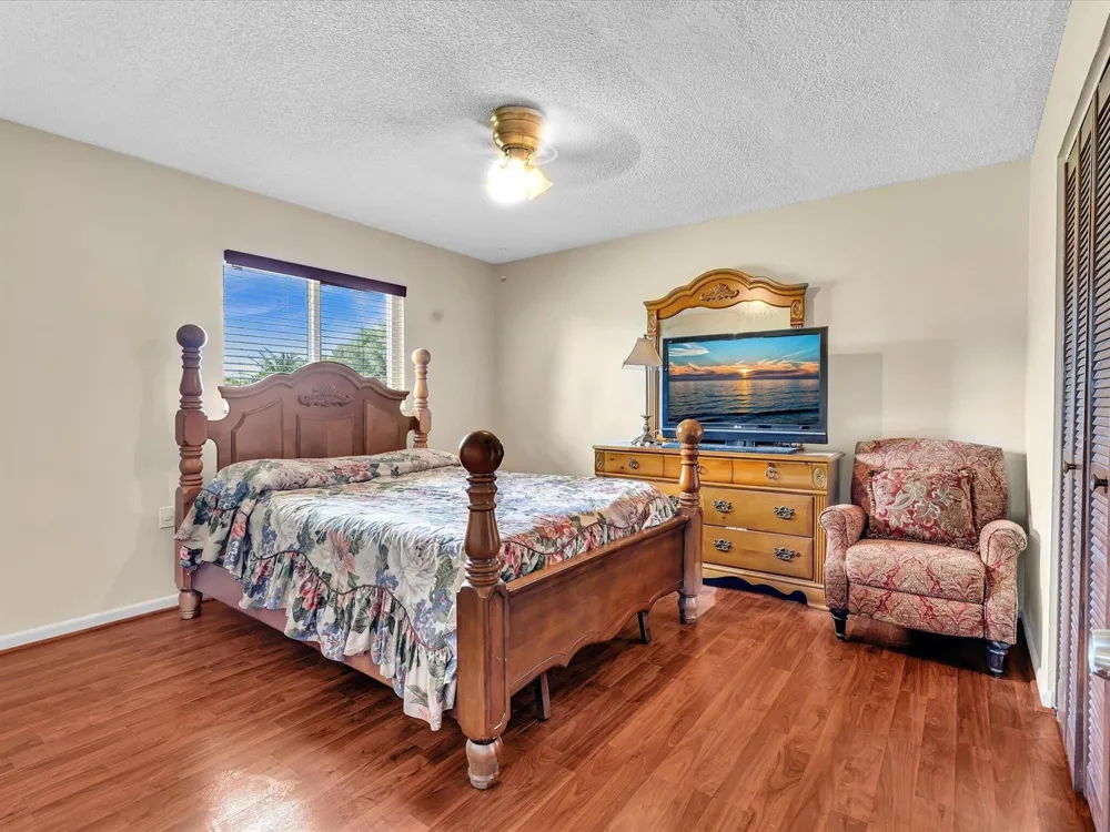 135 SW 7TH AVENUE South Bay, FL 33493