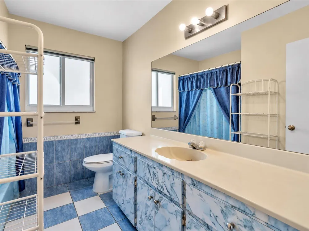 135 SW 7TH AVENUE South Bay, FL 33493