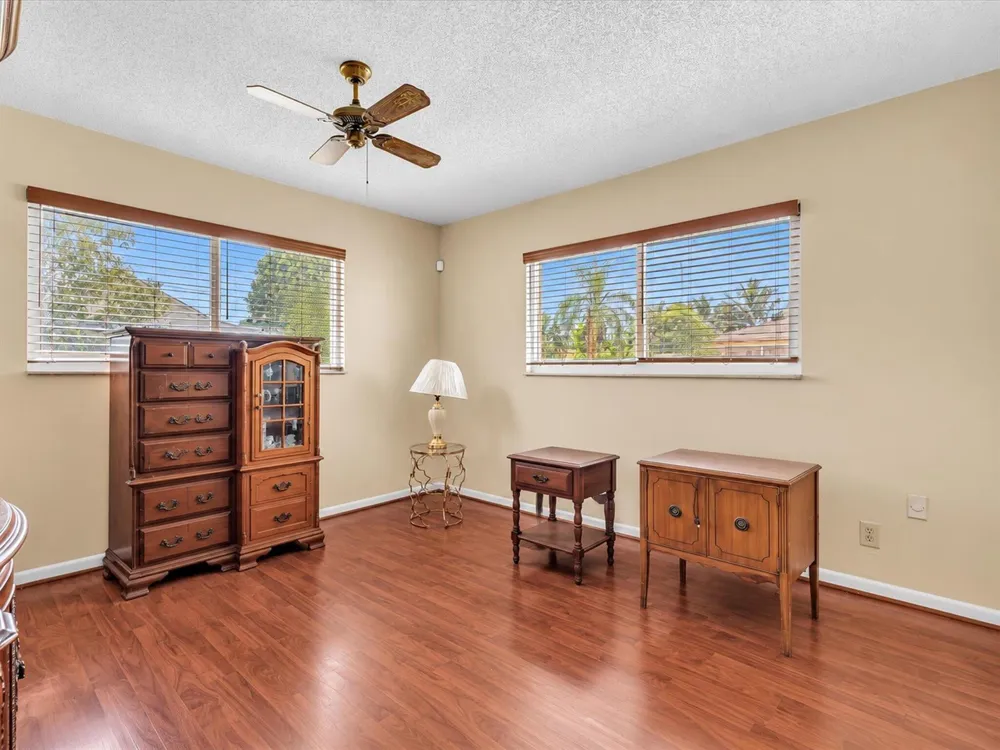 135 SW 7TH AVENUE South Bay, FL 33493
