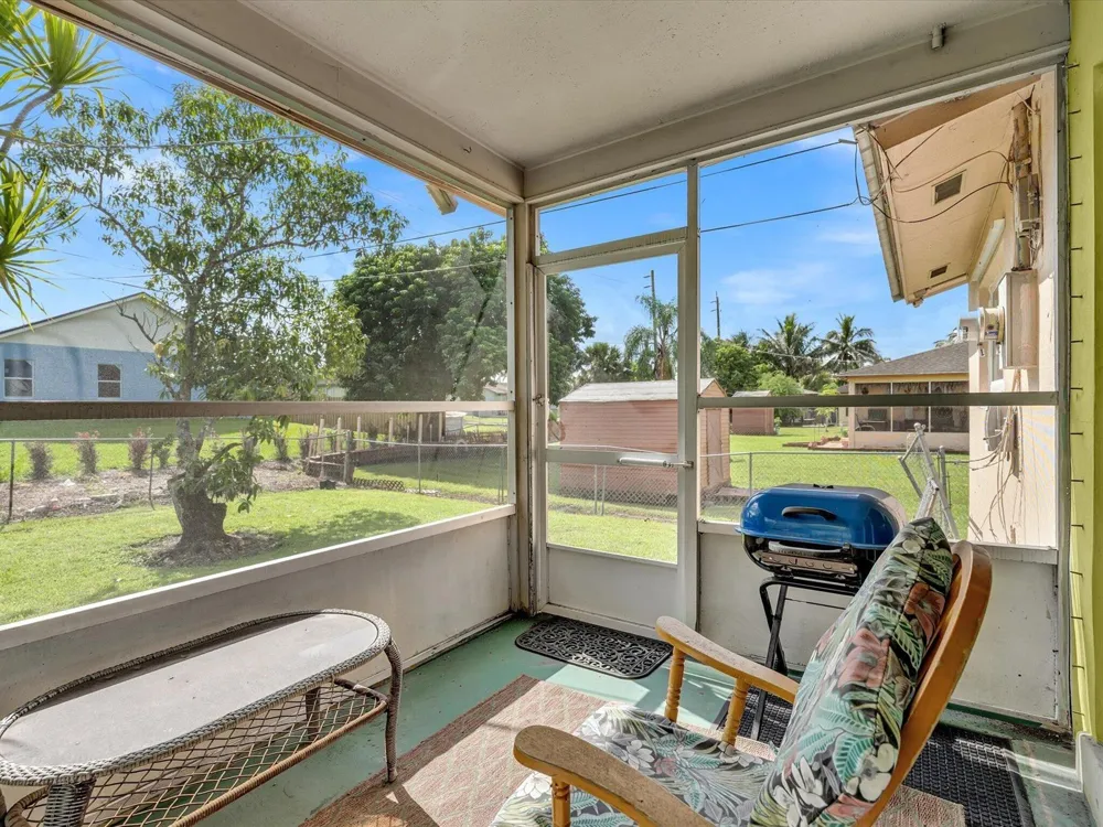135 SW 7TH AVENUE South Bay, FL 33493